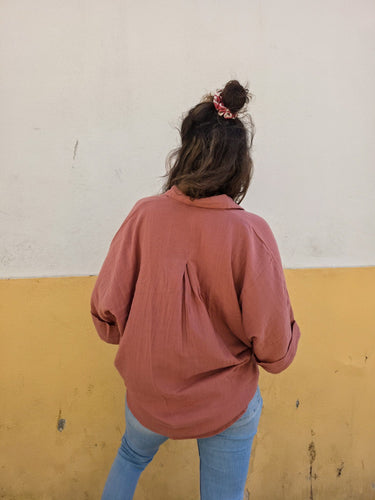 Camisa Rudra étnica unisex algodão leve rosa velho oversized nó frontal tingida mão Raja Pura