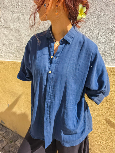 Camisa Rudra étnica unisex algodão leve azul petróleo oversized nó frontal tingida mão Raja Pura