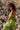 Macacão Hara seda sari reciclado verde lima padrão geométrico floral decote V faixa verde escuro saia fluída Raja Pura - vista retrato lado