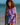 Macacão Leela curto seda sari reciclado roxo e azul chevron decote V cintura elástica Raja Pura - vista retrato frente