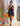 pose de yoga com leggings mati amarelas e top prya preto. vista de frente
