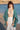 Quimono Aura curto seda sari reciclado turquesa mangas amplas abertura frontal praia Raja Pura - vista retrato frente