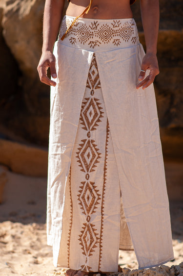 Saia Inca maxi étnica algodão branca block print tribal wrap Raja Pura vista pormenor frente