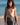 Top Vega crop halter seda sari reciclado bege padrão geométrico tribal reflexos metálicos prata Raja Pura - vista retrato frente