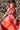 Vestido Gulabi maxi seda sari reciclado vermelho paisley gola franzida babados volume dramático Raja Pura - vista retrato frente