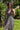 Vestido Kali maxi étnico seda padrão tribal mandala preto e branco decote halter Raja Pura - vista retrato frente