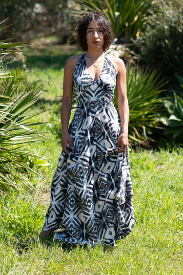Vestido Kali maxi étnico seda padrão tribal mandala azul decote halter Raja Pura - vista corpo inteiro frente