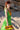 Vestido Prana maxi seda sari reciclado verde fenda lateral borlas Raja Pura - vista corpo inteiro lado