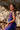 Vestido Sona maxi seda sari reciclado azul escuro e roxo gola enrolada Raja Pura - vista retrato lado