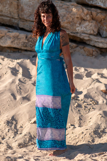 Vestido Sona maxi seda sari reciclado azul gola enrolada Raja Pura - vista corpo inteiro frente
