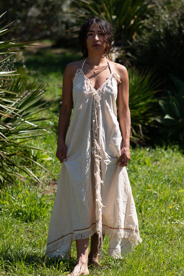 Vestido Tara maxi étnico algodão branco franjas artesanais tribal Raja Pura - vista corpo inteiro frente