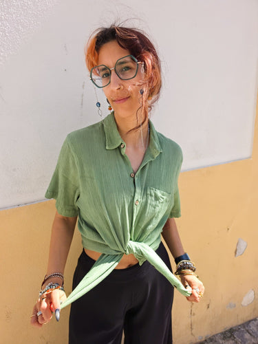 Camisa Asha étnica unisex algodão leve verde claro crinkle botões coco tingida mão Raja Pura