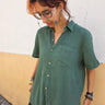 Camisa Asha étnica unisex algodão leve verde escuro crinkle botões coco tingida mão Raja Pura