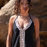 Top Indra étnico halter algodão preto bordado geométrico tribal Raja Pura - vista retrato frente