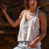 Top Indra étnico halter algodão branco bordado geométrico tribal Raja Pura - vista retrato frente