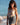 Top Vega crop halter seda sari reciclado bege padrão geométrico tribal reflexos metálicos prata Raja Pura - vista retrato lado