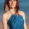 Top Vega crop halter seda sari reciclado turquesa padrão geométrico tribal reflexos metálicos prata Raja Pura - vista retrato frente
