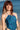 Top Vega crop halter seda sari reciclado turquesa padrão geométrico tribal reflexos metálicos prata Raja Pura - vista retrato frente