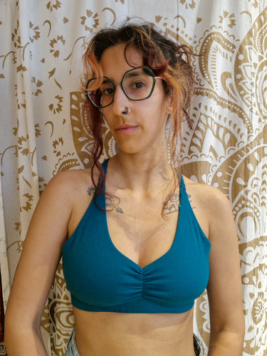 Top Ziva yoga pilates halter viscose algodão turquesa franzido central Raja Pura - vista frente