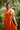 Vestido Agni maxi étnico terracota algodão natural contas douradas Raja Pura - vista retrato frente