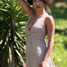 Vestido Ananda maxi étnico algodão musselina bege  tribal Raja Pura - vista retrato lado