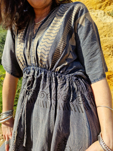 Vestido Bindu maxi étnico algodão block print tribal chevrons cintura ajustável Raja Pura