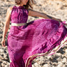 Vestido Gulabi maxi seda sari reciclado magenta fúcsia paisley gola franzida babados volume dramático Raja Pura - vista corpo inteiro frente