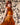 Vestido Gulabi maxi seda sari reciclado amarelo dourado paisley gola franzida babados volume dramático Raja Pura - vista retrato lado frente