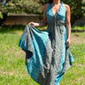 Vestido Kali maxi étnico seda padrão tribal mandala tons de azuis decote halter Raja Pura - vista corpo inteiro frente