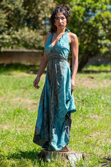 Vestido Kali maxi étnico seda padrão tribal mandala tons de azuis decote halter Raja Pura - vista corpo inteiro frente