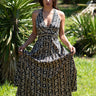 Vestido Kali maxi étnico seda padrão tribal mandala preto e branco decote halter Raja Pura - vista corpo inteiro frente