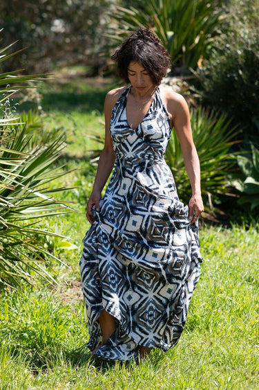 Vestido Kali maxi étnico seda padrão tribal mandala azul decote halter Raja Pura - vista corpo inteiro frente