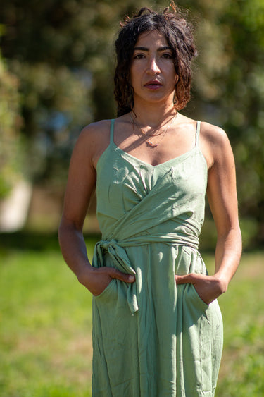Vestido Pradera maxi étnico algodão crepe cor menta alças finas Raja Pura - vista retrato frente
