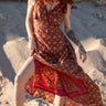 Vestido Prana maxi seda sari reciclado bordô dourado padrão floral fenda lateral borlas Raja Pura - vista corpo inteiro frente