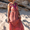 Vestido Prana maxi seda sari reciclado rosa padrão floral fenda lateral borlas Raja Pura - vista corpo inteiro frente