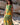 Vestido Prana maxi seda sari reciclado verde e amarelo padrão floral fenda lateral borlas Raja Pura - vista corpo inteiro frente