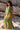 Vestido Prana maxi seda sari reciclado verde e amarelo padrão floral fenda lateral borlas Raja Pura - vista corpo inteiro frente