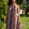 Vestido Priya maxi étnico padrão leopardo algodão gola enrolada Raja Pura - vista corpo inteiro frente