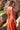 Vestido Ravi 2.0 étnico algodão terracota assimétrico textura rústica franjas Raja Pura - vista lado retrato