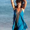 Vestido Shira curto seda sari reciclado azul  faixa castanha alças finas saia fluída Raja Pura - vista retrato frente