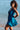 Vestido Shira curto seda sari reciclado azul  faixa castanha alças finas saia fluída Raja Pura - vista retrato costa