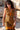 Vestido Sona maxi seda sari reciclado amarelo torrado e preto faixas terracota gola enrolada Raja Pura - vista retrato frente