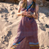 Vestido Sona maxi seda sari reciclado verde oliva, bordô e azul faixas terracota gola enrolada Raja Pura - vista corpo inteiro frente