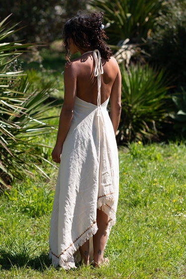 Vestido Tara maxi étnico algodão branco franjas artesanais tribal Raja Pura - vista corpo inteiro costas