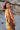 Vestido Tejas maxi seda sari reciclado laranja dourado padrão geométrico floral alças borlas fenda lateral Raja Pura - vista retrato lado costas